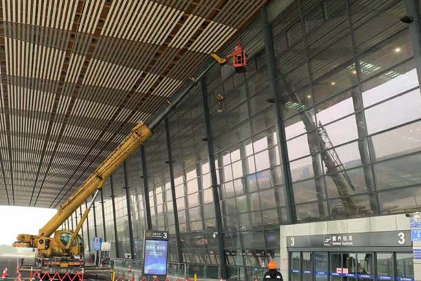 夷陵玻璃幕墙维护和保养